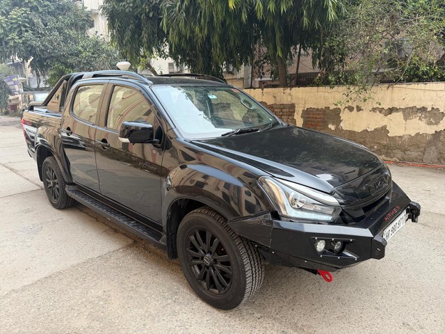 Second-hand 2022 Isuzu V-Cross 4x4 Z Prestige AT BSVI for sale in New Delhi-11