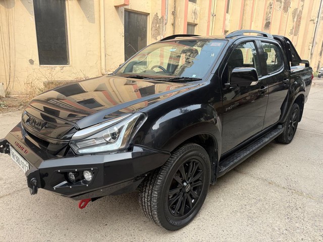 Second-hand 2022 Isuzu V-Cross 4x4 Z Prestige AT BSVI for sale in New Delhi-8
