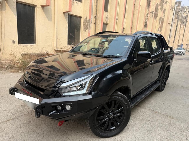 Second-hand 2022 Isuzu V-Cross 4x4 Z Prestige AT BSVI for sale in New Delhi-5