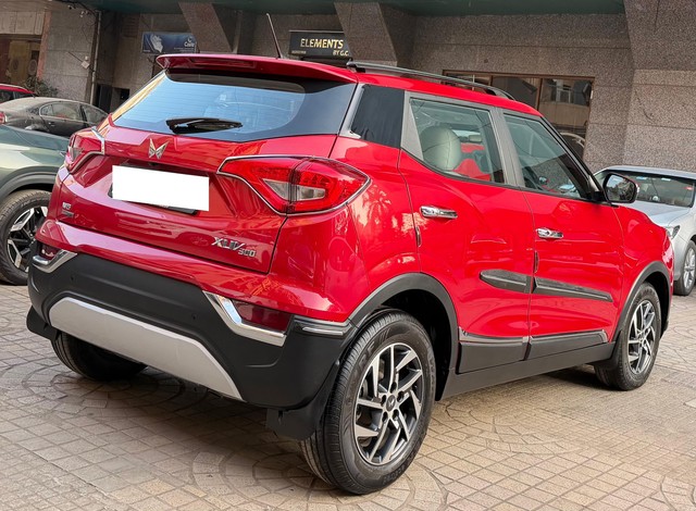 Mahindra XUV300 W8 Opt Diesel Second-hand 2023 Mahindra XUV300 W8 Opt Diesel for sale in Mumbai-7