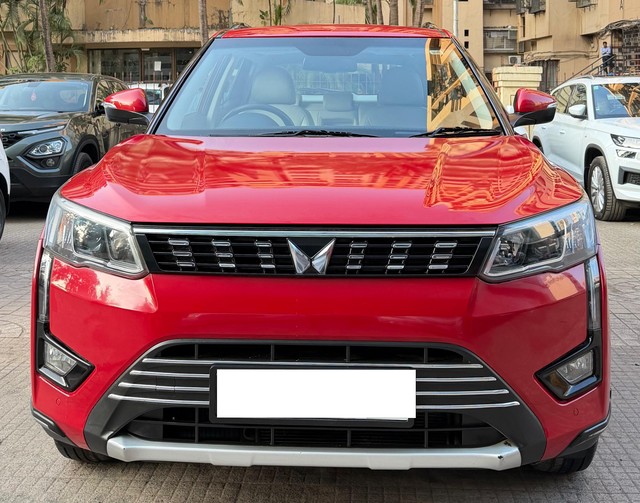 Mahindra XUV300 W8 Opt Diesel Second-hand 2023 Mahindra XUV300 W8 Opt Diesel for sale in Mumbai-5