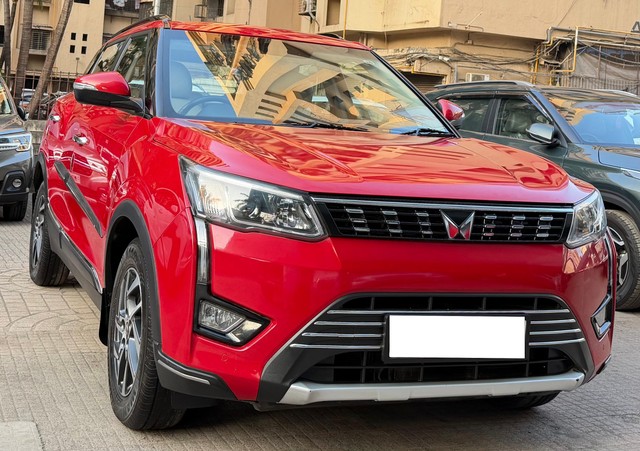 Mahindra XUV300 W8 Opt Diesel Second-hand 2023 Mahindra XUV300 W8 Opt Diesel for sale in Mumbai-0