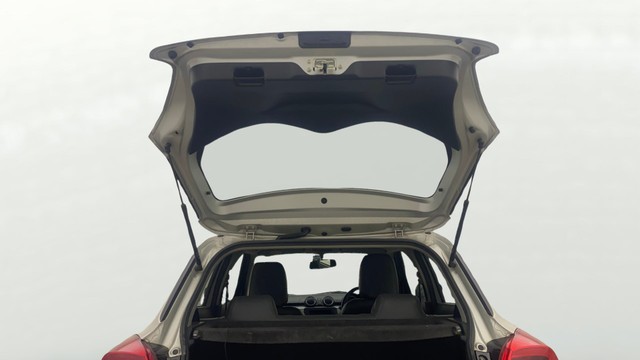 Second-hand 2018 Maruti Swift VXI AMT for sale in Gulbarga-20