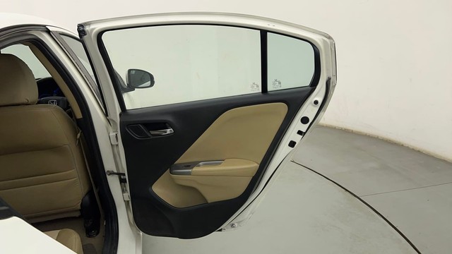 Second-hand 2015 Honda City VX MT for sale in Mumbai-37