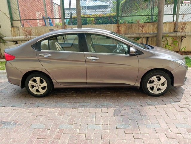Second-hand 2017 Honda City V MT AVN for sale in Kochi-3