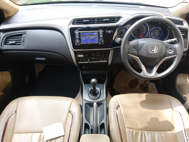 Second-hand 2017 Honda City V MT AVN for sale in Kochi-6
