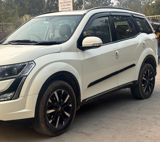 Second-hand 2019 Mahindra XUV500 W11 FWD Diesel for sale in New Delhi-8