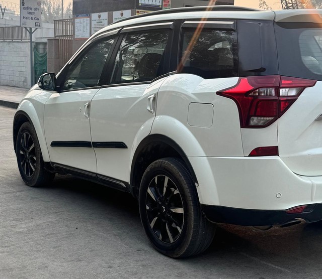 Second-hand 2019 Mahindra XUV500 W11 FWD Diesel for sale in New Delhi-3