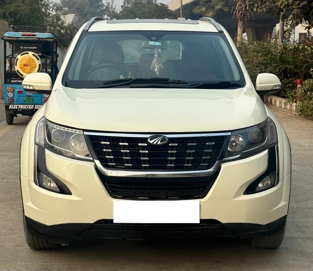 Second-hand 2019 Mahindra XUV500 W11 FWD Diesel for sale in New Delhi-4