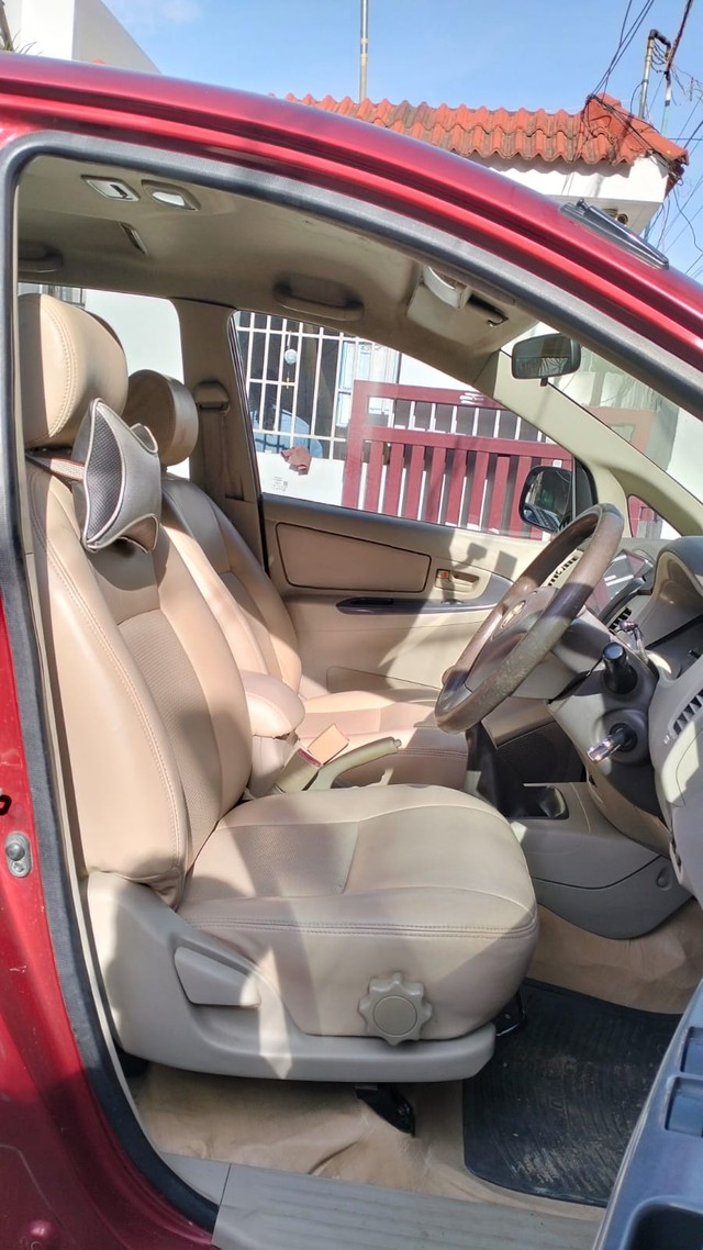 Second-hand 2010 Toyota Innova 2.5 G4 Diesel 8-seater for sale in Coimbatore-11