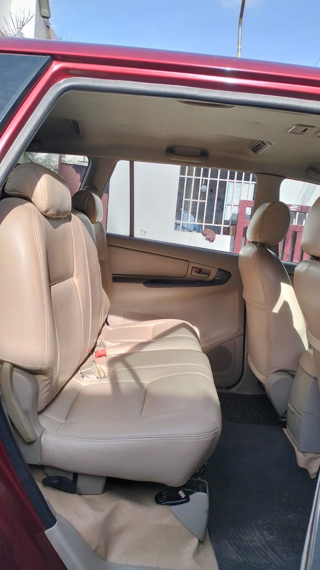 Second-hand 2010 Toyota Innova 2.5 G4 Diesel 8-seater for sale in Coimbatore-8