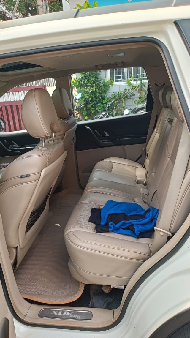 Second-hand 2015 Mahindra XUV500 W10 2WD for sale in Coimbatore-9