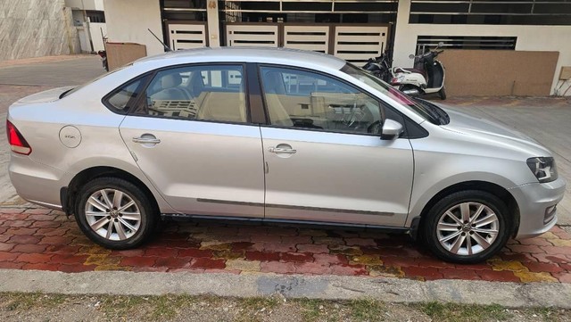 Second-hand 2017 Volkswagen Vento 1.5 TDI Highline AT for sale in Surat-1