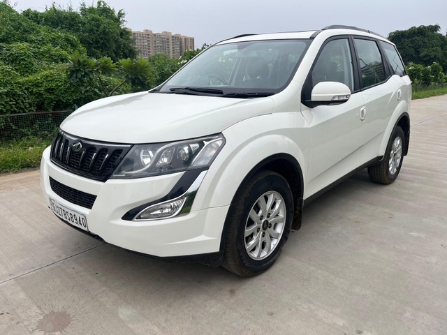 Second-hand 2018 Mahindra XUV500 R W10 FWD for sale in Ahmedabad-4
