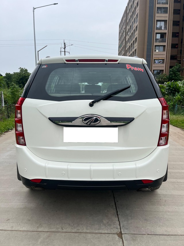 Second-hand 2018 Mahindra XUV500 R W10 FWD for sale in Ahmedabad-2