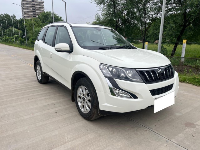 Second-hand 2018 Mahindra XUV500 R W10 FWD for sale in Ahmedabad-0