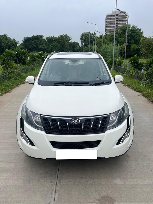 Second-hand 2018 Mahindra XUV500 R W10 FWD for sale in Ahmedabad-5