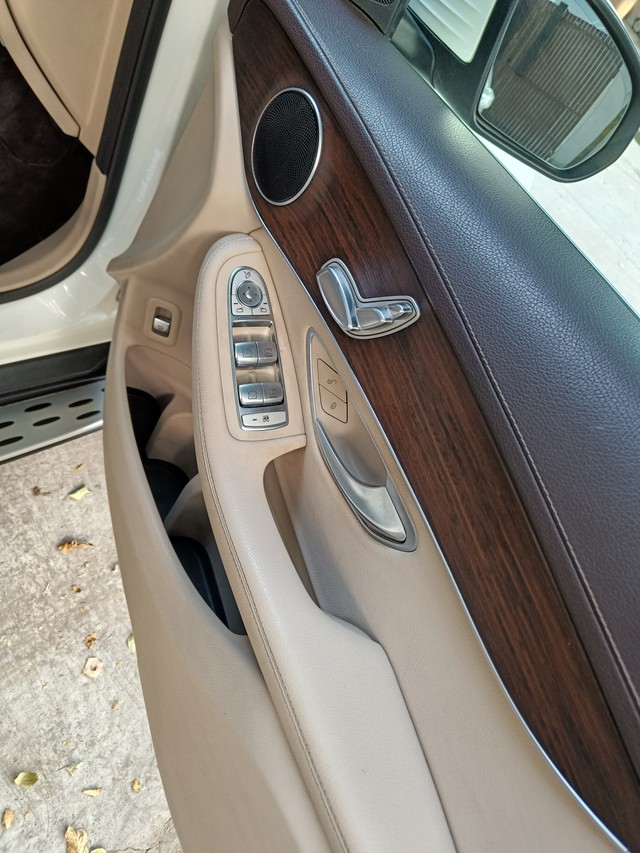 Second-hand 2020 Mercedes-Benz GLC 200 for sale in New Delhi-6