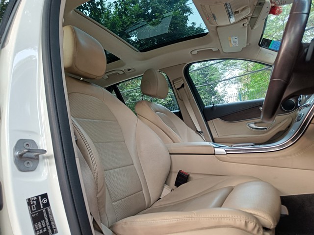 Second-hand 2020 Mercedes-Benz GLC 200 for sale in New Delhi-17