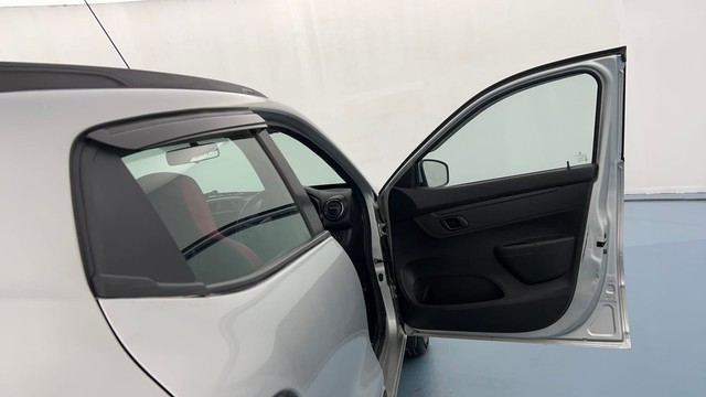 Second-hand 2023 Renault KWID 1.0 RXT for sale in Lucknow-16