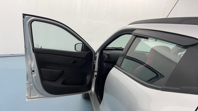 Second-hand 2023 Renault KWID 1.0 RXT for sale in Lucknow-29