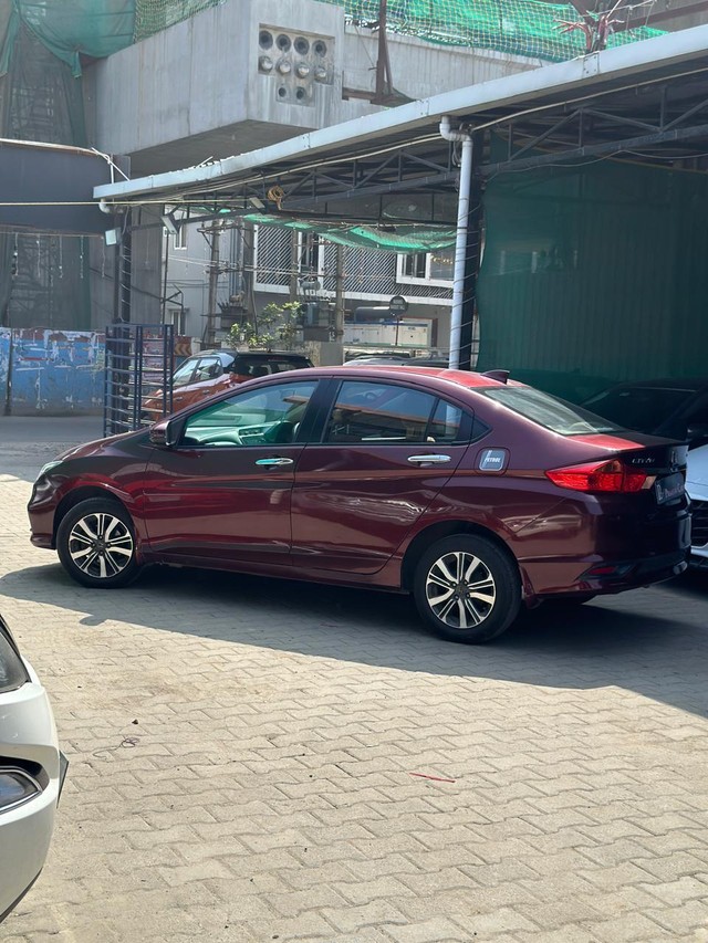 Second-hand 2018 Honda City i-VTEC V for sale in Chennai-2