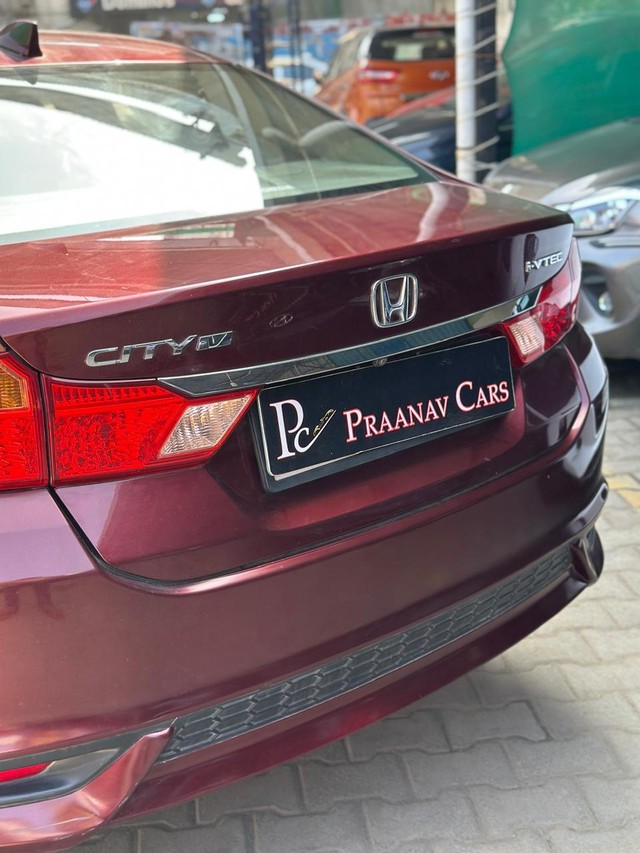 Second-hand 2018 Honda City i-VTEC V for sale in Chennai-4