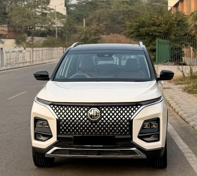 Second-hand 2024 MG Hector Plus Savvy Pro CVT 7 Str 2023-2025 for sale in New Delhi-6