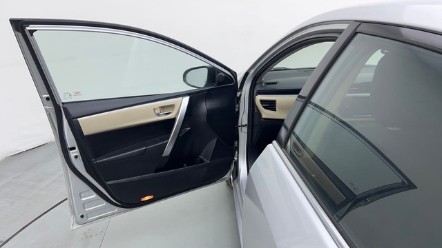 Second-hand 2014 Toyota Corolla Altis Petrol LE for sale in Gurgaon-23