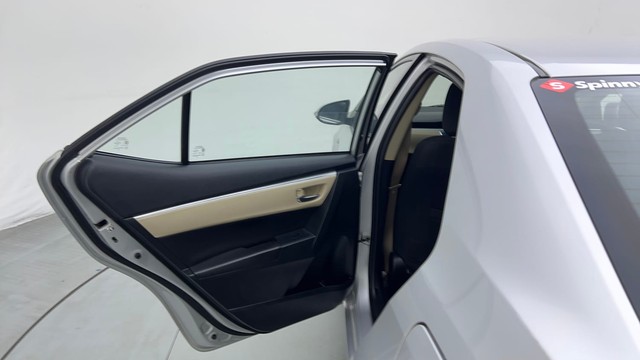 Second-hand 2014 Toyota Corolla Altis Petrol LE for sale in Gurgaon-30