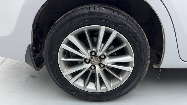 Second-hand 2014 Toyota Corolla Altis Petrol LE for sale in Gurgaon-18