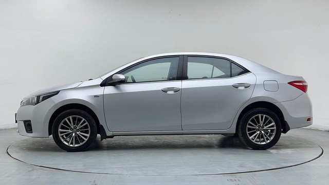 Second-hand 2014 Toyota Corolla Altis Petrol LE for sale in Gurgaon-6