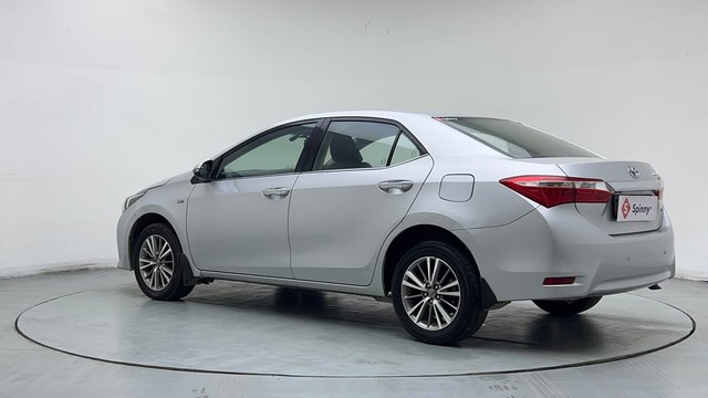 Second-hand 2014 Toyota Corolla Altis Petrol LE for sale in Gurgaon-5