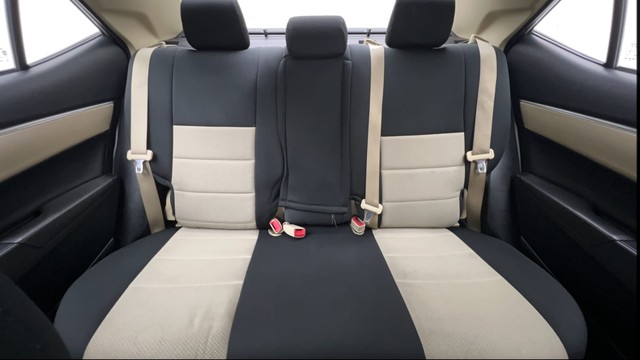 Second-hand 2014 Toyota Corolla Altis Petrol LE for sale in Gurgaon-24