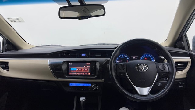 Second-hand 2014 Toyota Corolla Altis Petrol LE for sale in Gurgaon-11
