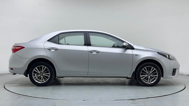 Second-hand 2014 Toyota Corolla Altis Petrol LE for sale in Gurgaon-2