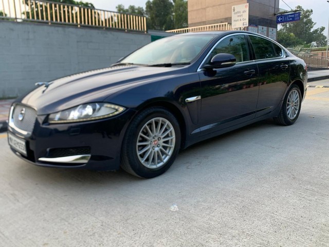 Jaguar XF 2.0 Litre Petrol Second-hand 2014 Jaguar XF 2.0 Litre Petrol for sale in New Delhi-14