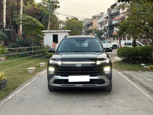 Second-hand 2025 Hyundai Alcazar Signature DCT for sale in New Delhi-3