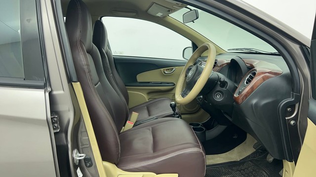 Second-hand 2014 Honda Brio VX for sale in Chennai-15