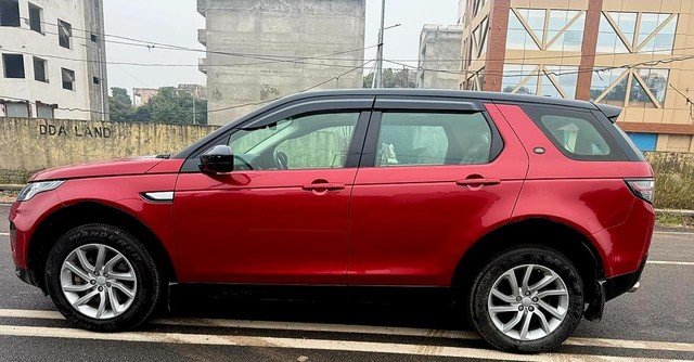 Second-hand 2018 Land Rover Discovery HSE 2.0 SD4 for sale in New Delhi-4