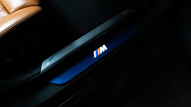 Second-hand 2022 BMW 7 Series 740Li Individual M Sport Edition for sale in New Delhi-3