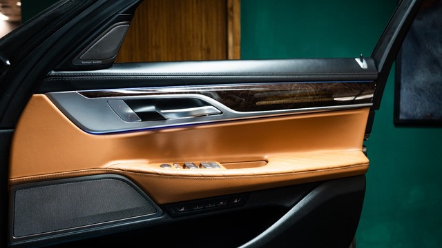 Second-hand 2022 BMW 7 Series 740Li Individual M Sport Edition for sale in New Delhi-20