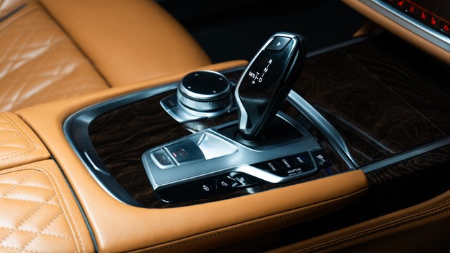 Second-hand 2022 BMW 7 Series 740Li Individual M Sport Edition for sale in New Delhi-15