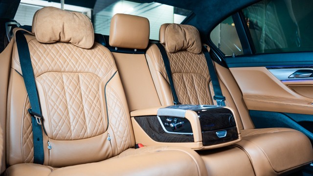 Second-hand 2022 BMW 7 Series 740Li Individual M Sport Edition for sale in New Delhi-7