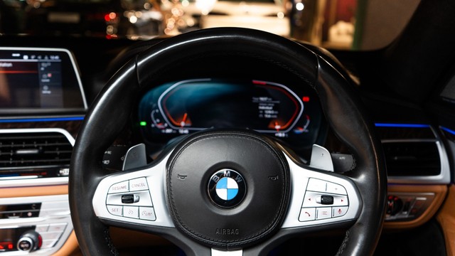 Second-hand 2022 BMW 7 Series 740Li Individual M Sport Edition for sale in New Delhi-9