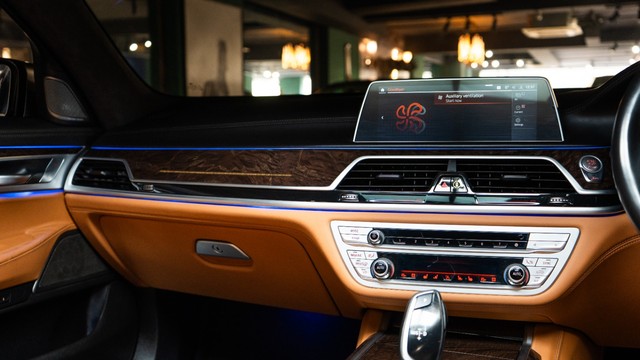 Second-hand 2022 BMW 7 Series 740Li Individual M Sport Edition for sale in New Delhi-4