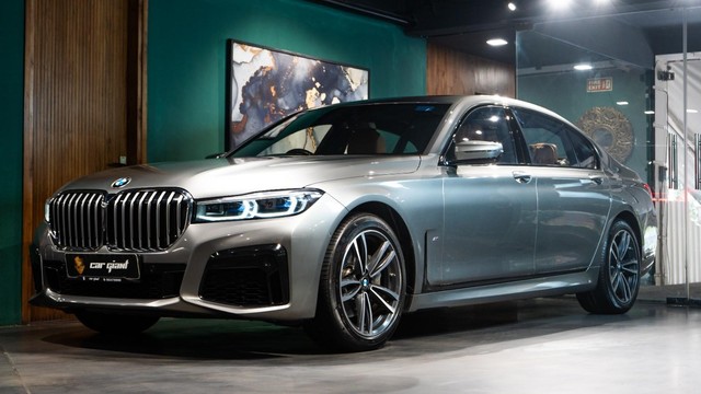 Second-hand 2022 BMW 7 Series 740Li Individual M Sport Edition for sale in New Delhi-18