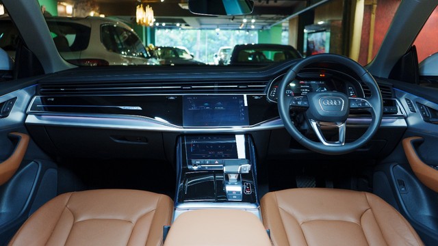 Second-hand 2022 Audi Q8 Celebration Edition BSVI for sale in New Delhi-9