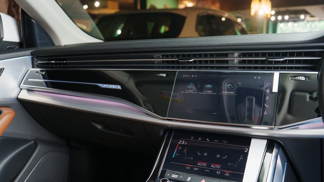 Second-hand 2022 Audi Q8 Celebration Edition BSVI for sale in New Delhi-7