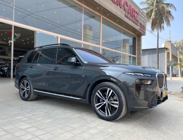 Second-hand 2023 BMW X7 xDrive 40i M Sport for sale in Bangalore-9